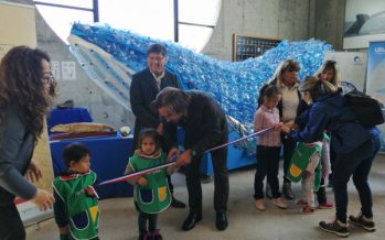 Ballena confeccionada con material reciclable llega al Museo del Mar