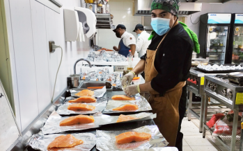 ProPescado y Cocineros por Chile entregaron más de 2.000 almuerzos solidarios en Punta Arenas y Puerto Natales